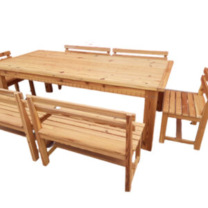 Mesa con bancos pinotea